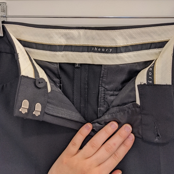 THEORY Relaxed Straight Pant in Stretch Wool - Picture 8 of 8